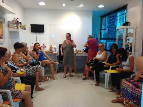 Alice Domingues,nos orientando sobre a meditação da Aspiração e Gratidão.